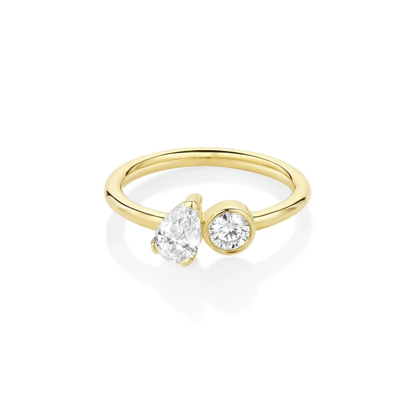 0.48ct Pear Shape Diamond and 0.22ct Round Diamond Toi et Moi