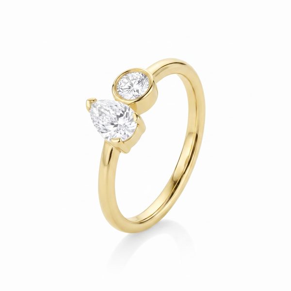 0.48ct Pear Shape Diamond and 0.22ct Round Diamond Toi et Moi