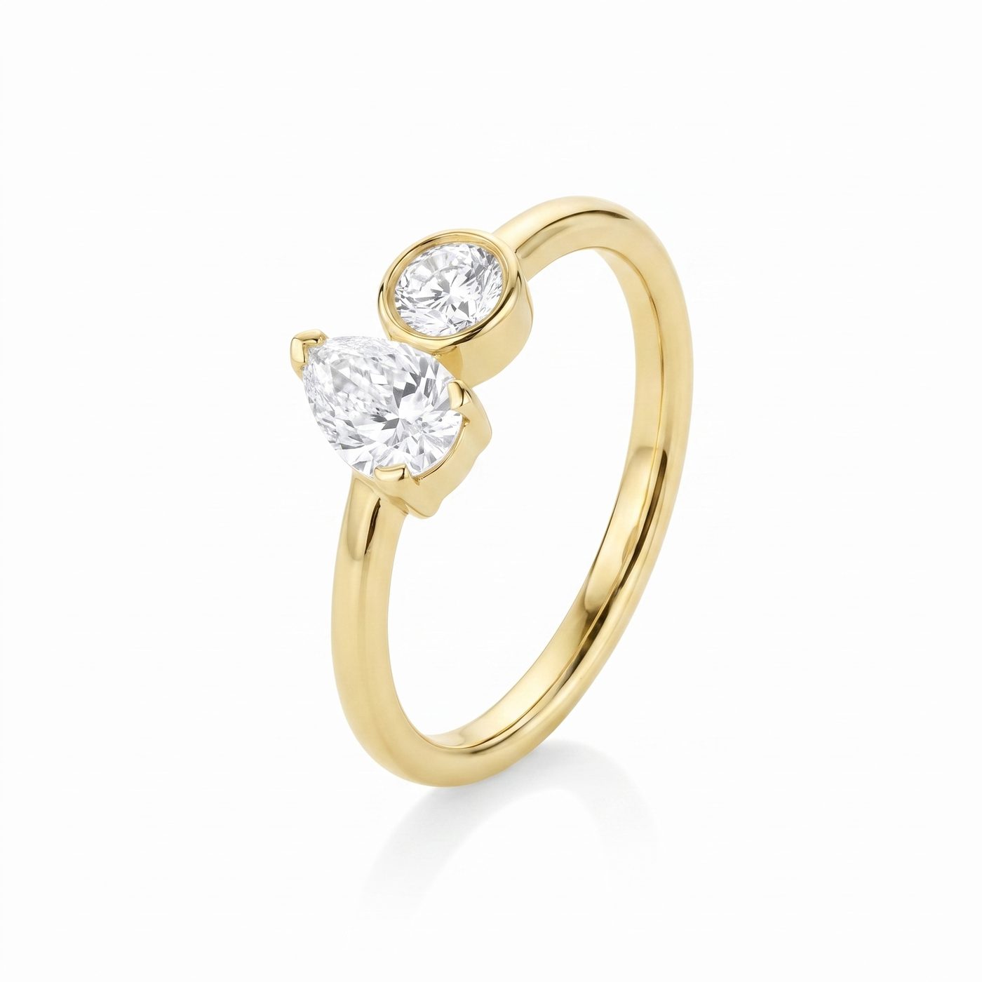 0.48ct Pear Shape Diamond and 0.22ct Round Diamond Toi et Moi