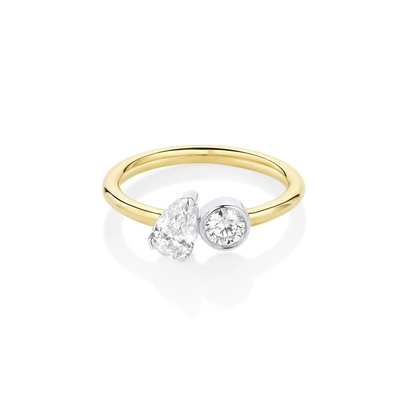 0.48ct Pear Shape Diamond and 0.23ct Round Diamond Toi et Moi