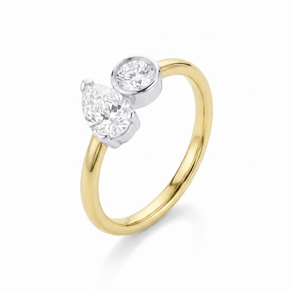 0.48ct Pear Shape Diamond and 0.23ct Round Diamond Toi et Moi
