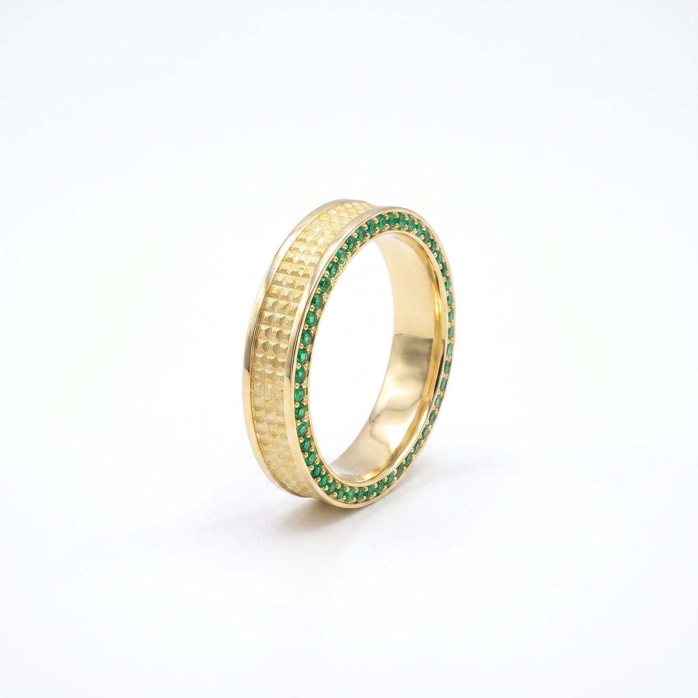 Gojard Ring 6mm w/ Emeralds