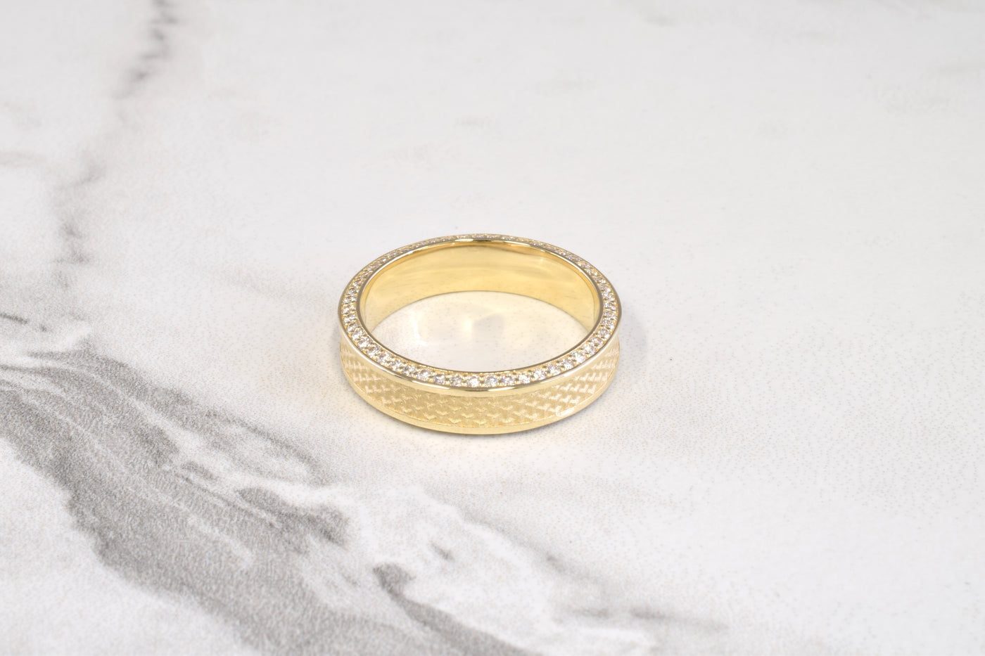 Gojard Ring 6mm W/ Diamonds