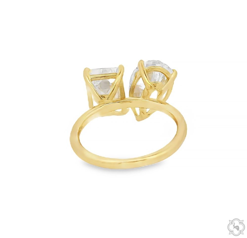 The Toi et Moi Emerald and Pear Engagement Ring 70476